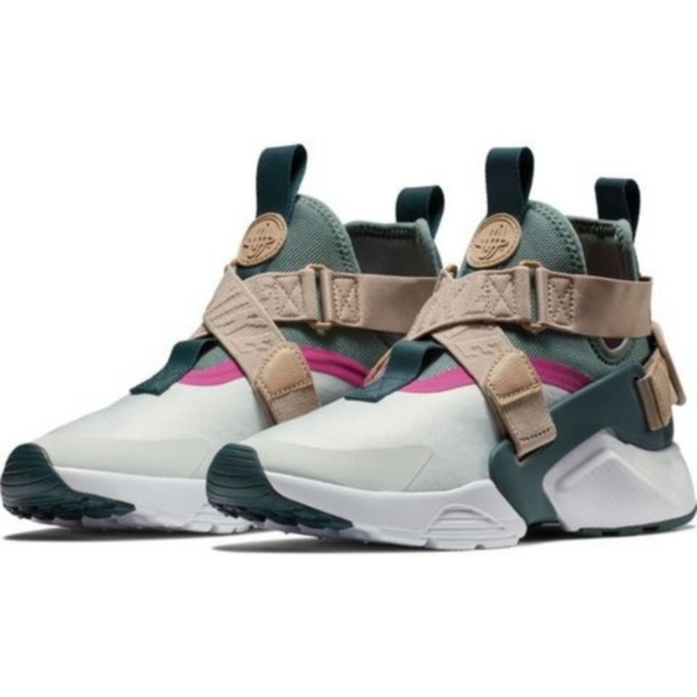 Women Size 8.5 Nike Air Huarache Size 8.5